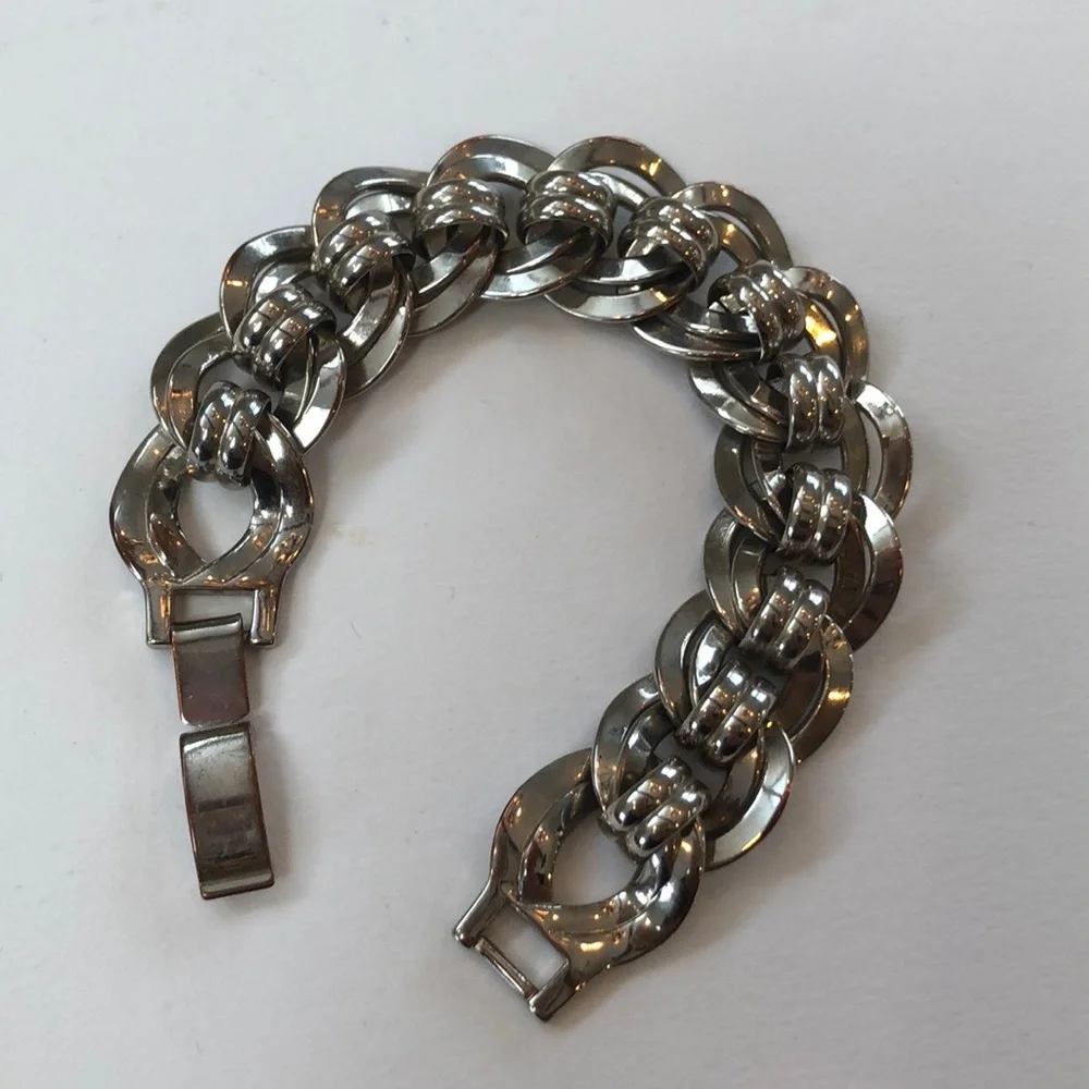 Bracelet chunky metal chain linked fashion statement 90’s Y2K bold accessory